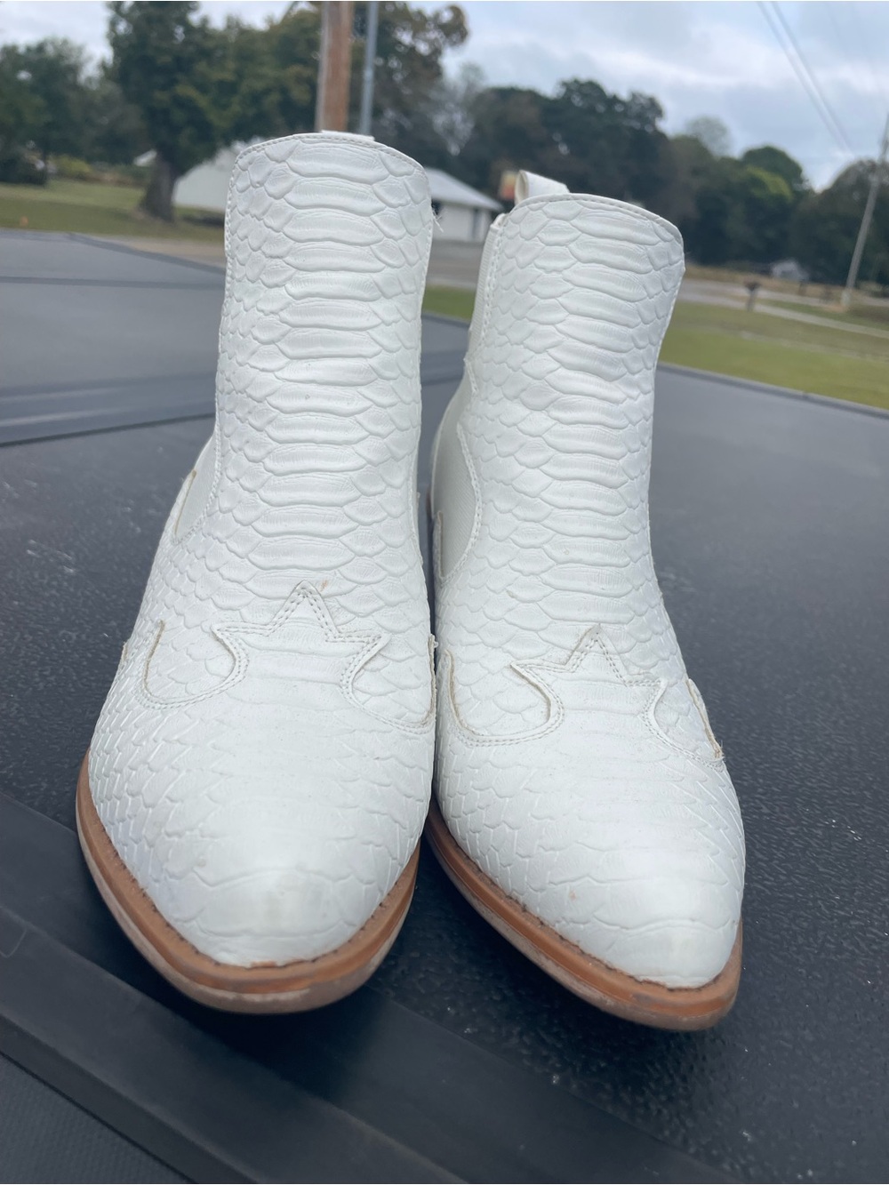 Pierre Dumas White Textured Western Ankle Boots